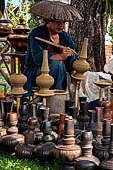 Craftsperson selling its work at Wat Phra Singh temple - Chiang Mai.